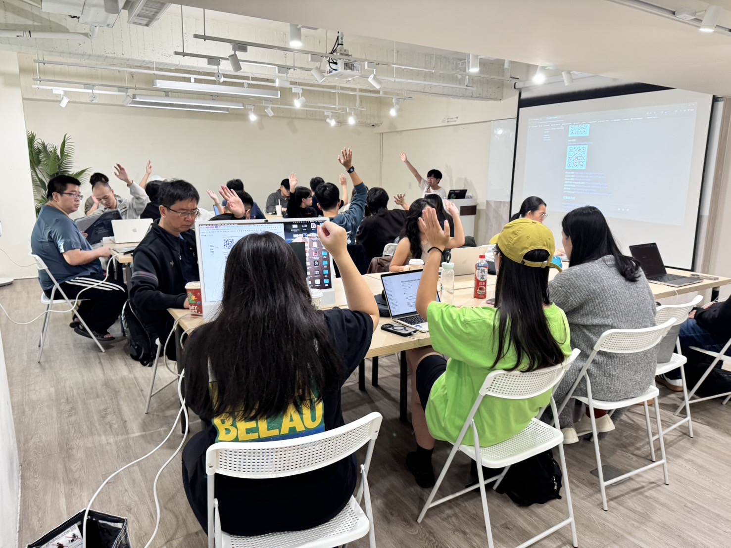 iOS Vibe Coding 實體課程現場 - 學員實作 AI 開發
